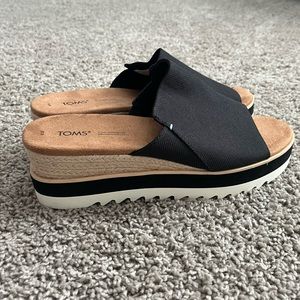 Tom’s sandals brand new